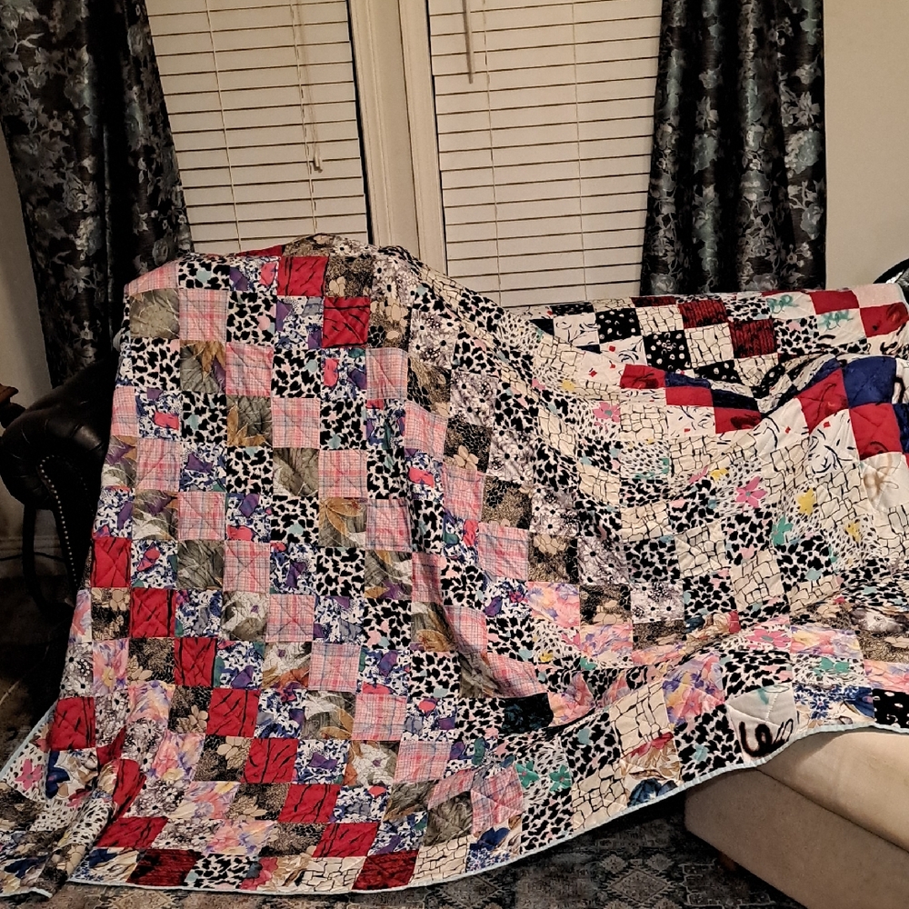 Handquilted Patchwork Quilt with Multicolor Design